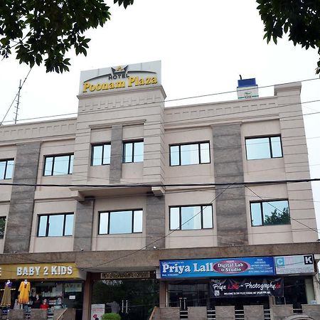 آغْرا Hotel Poonam Plaza المظهر الخارجي الصورة