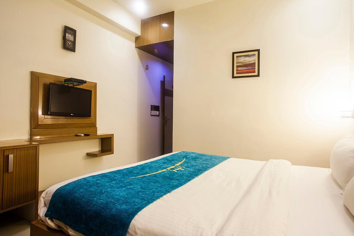 آغْرا Hotel Poonam Plaza المظهر الخارجي الصورة