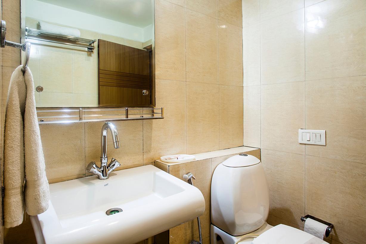 آغْرا Hotel Poonam Plaza المظهر الخارجي الصورة
