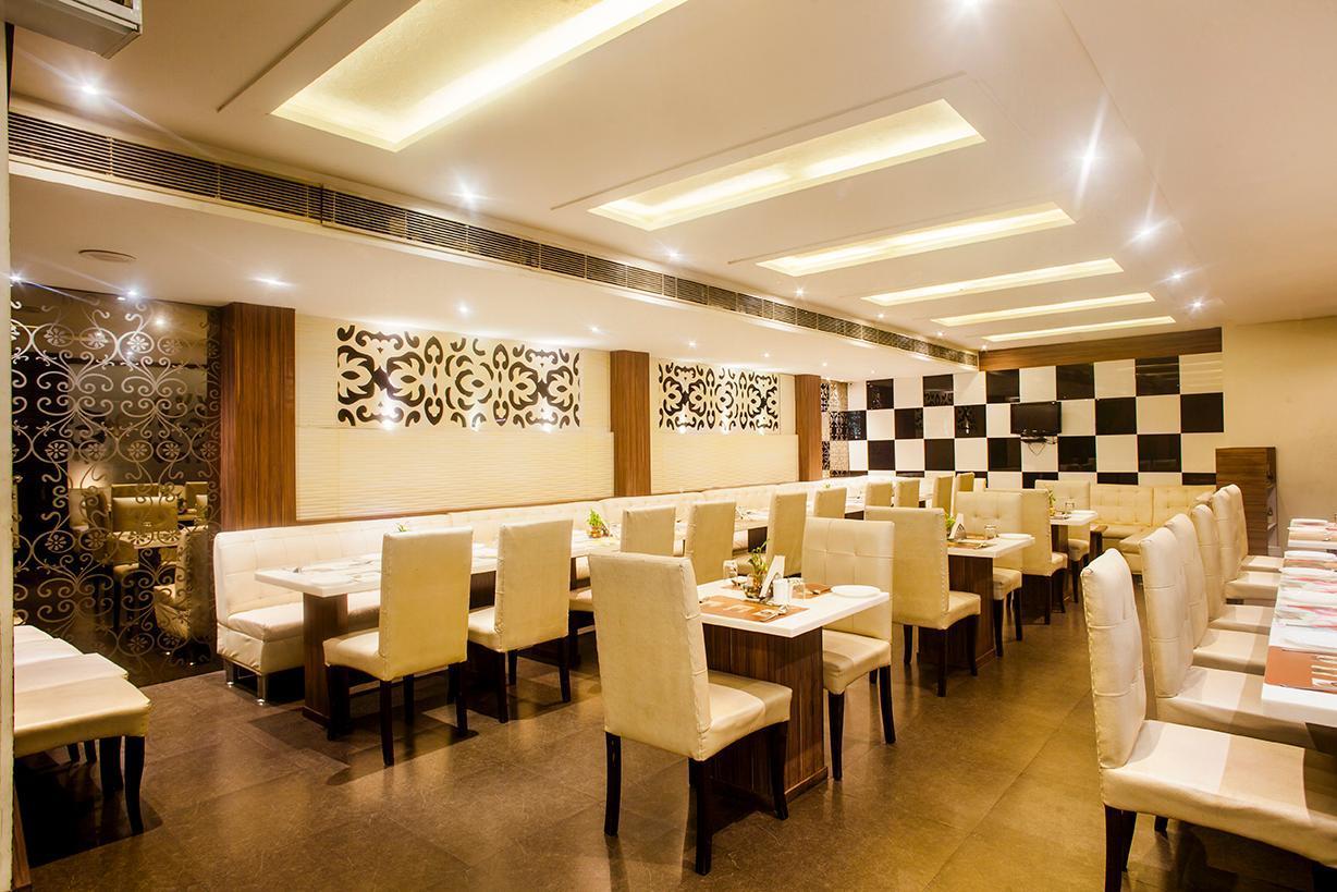 آغْرا Hotel Poonam Plaza المظهر الخارجي الصورة