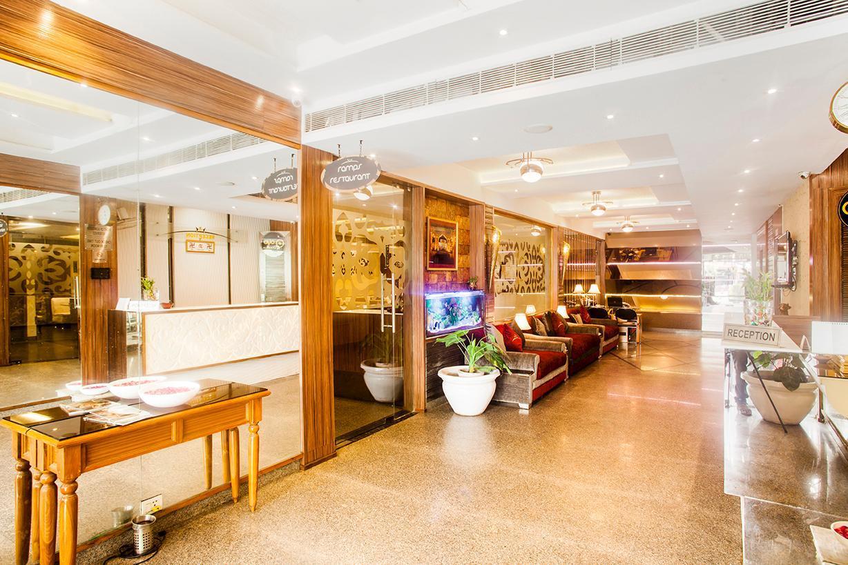 آغْرا Hotel Poonam Plaza المظهر الخارجي الصورة