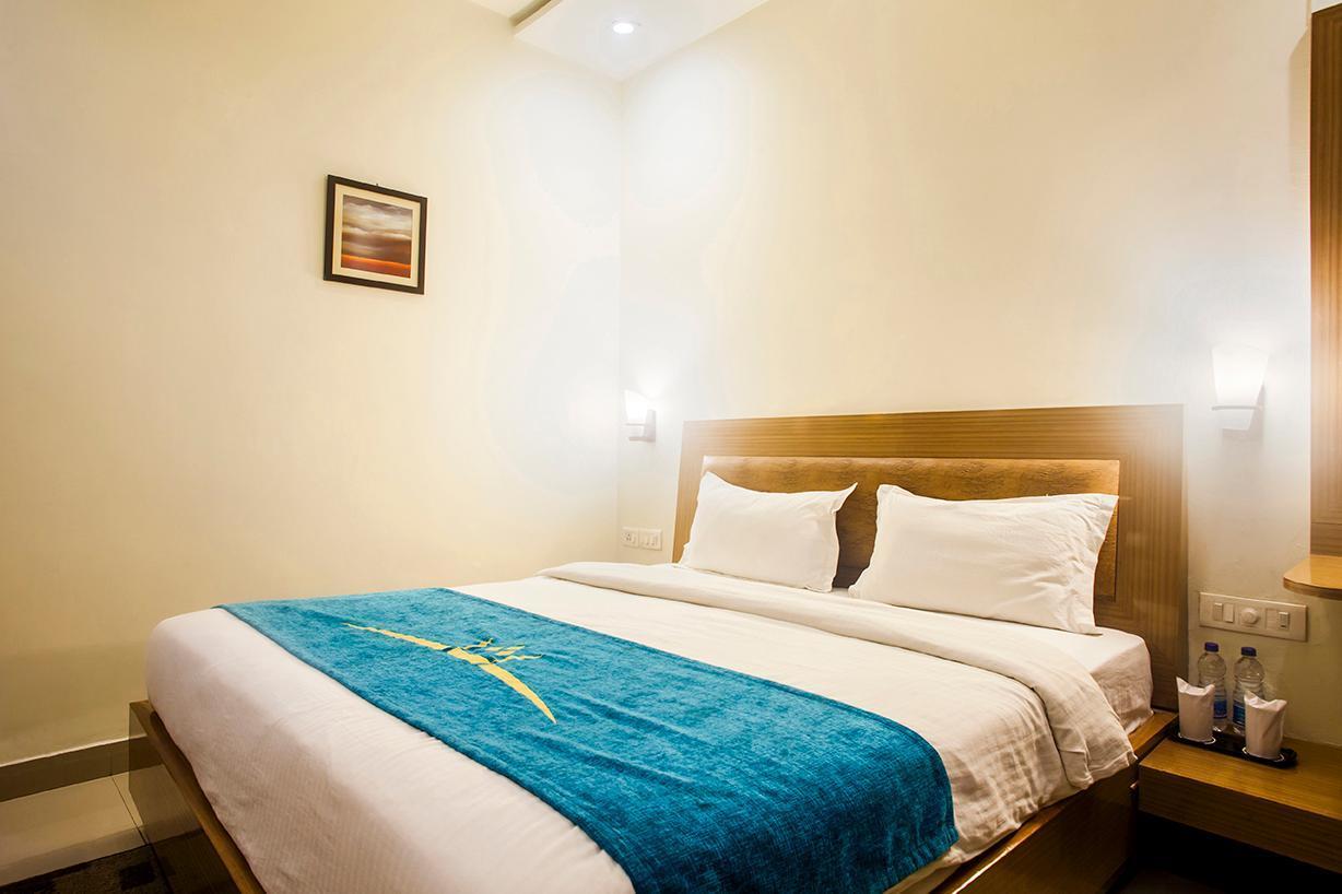 آغْرا Hotel Poonam Plaza المظهر الخارجي الصورة