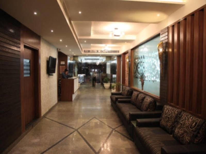 آغْرا Hotel Poonam Plaza المظهر الخارجي الصورة